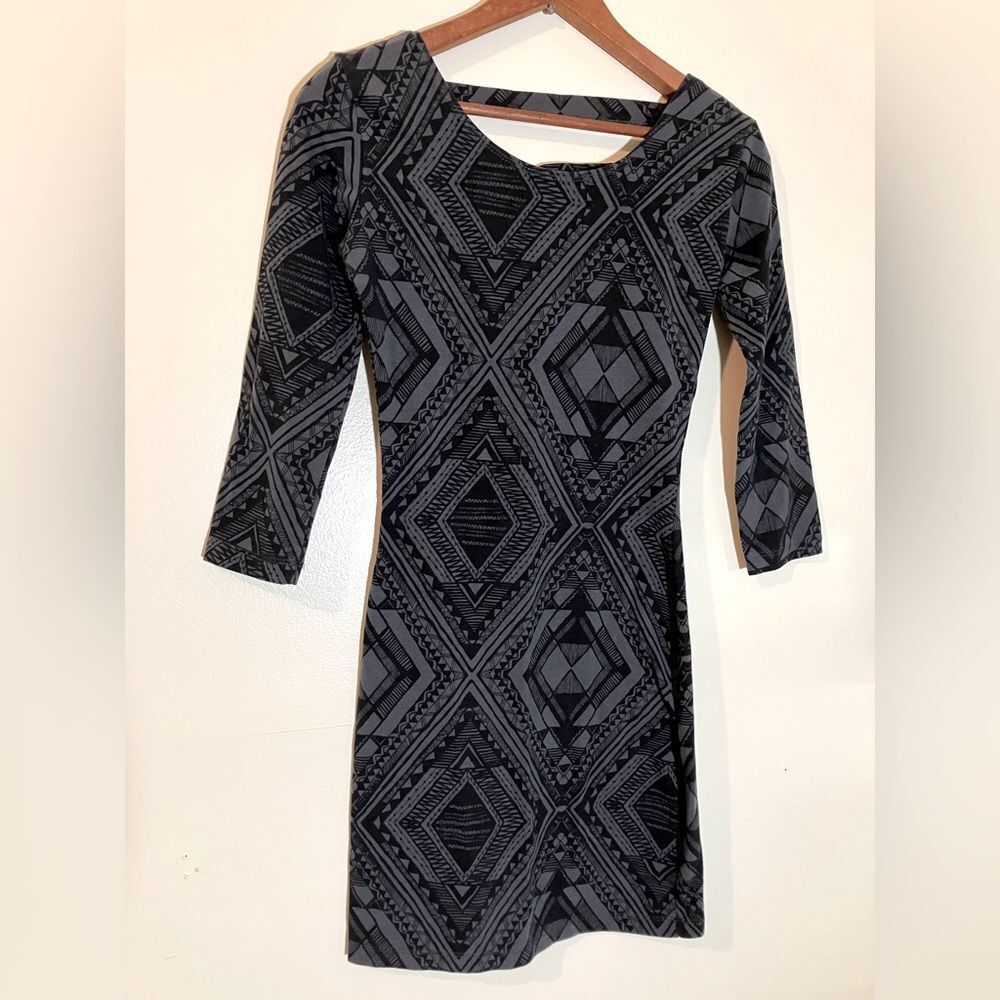 Billabong, gray and black dress, excellent condition, size extra small